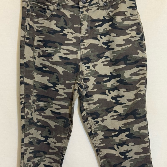 B-175 No Boundaries Cream Brown & Black Camo High Rise Skinny Jeans‎ Size 13 - Picture 3 of 14